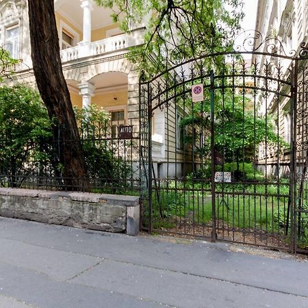 Heroes Square & City Park Thermals Apartment بودابست المظهر الخارجي الصورة